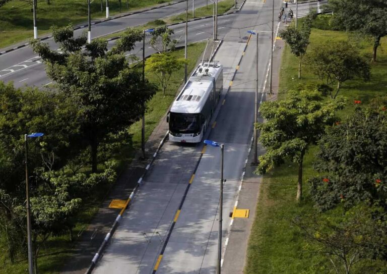 Pagamento de passagem com cartão de crédito é suspenso nos trólebus do ABC