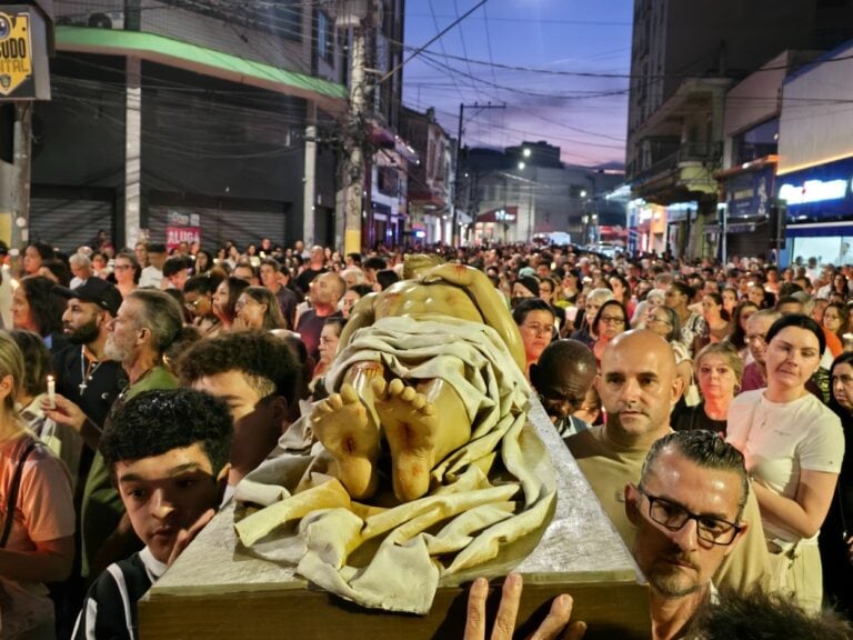 Paróquias de Ribeirão Pires realizam Procissão de Sexta-Feira Santa e reúnem mais de 5 mil fiéis