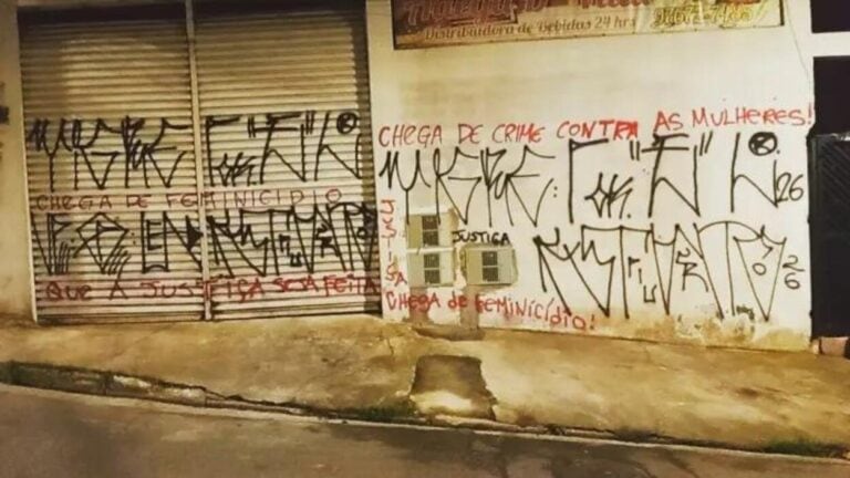 Pichação em Diadema protesta contra assassinato de mulher: “Chega de crimes”
