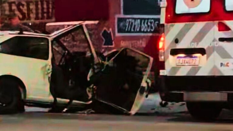 Mulher de 65 anos morre após carro colidir contra poste no Centro de Ribeirão Pires