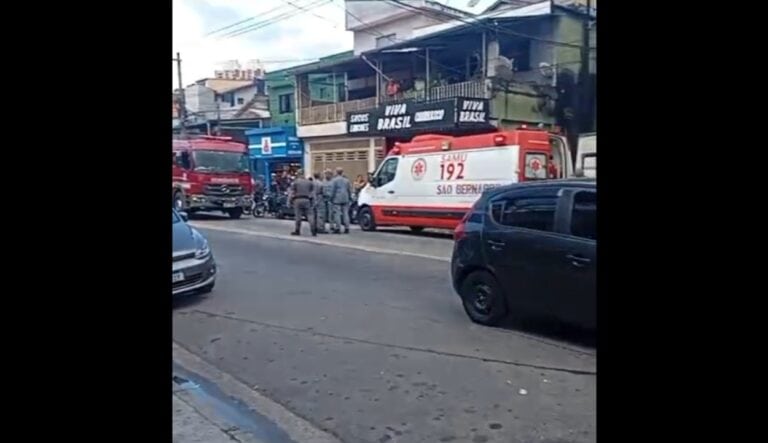 Mulher é atropelada por moto na Avenida Barreto de Menezes em São Bernardo