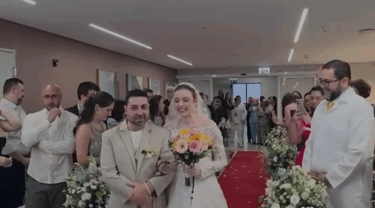 Emocionante: paciente com câncer realiza sonho de casamento dentro de hospital no ABC