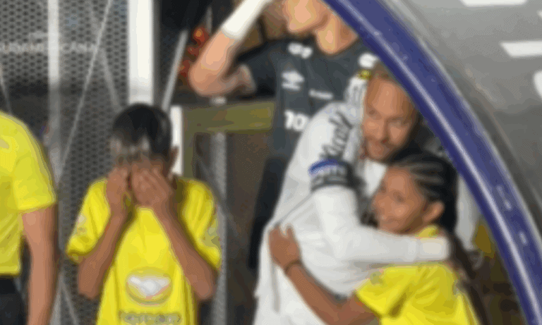 Emoção de crianças argentinas ao encontrar o ídolo Neymar viraliza nas redes sociais