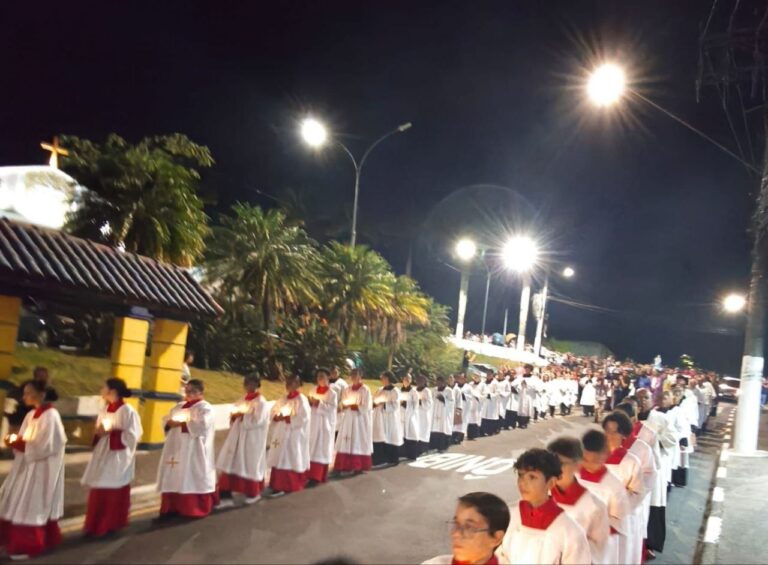 Paróquia São Sebastião realizou, nesta Sexta-feira Santa, a tradicional celebração da Paixão de Nosso Senhor Jesus Cristo