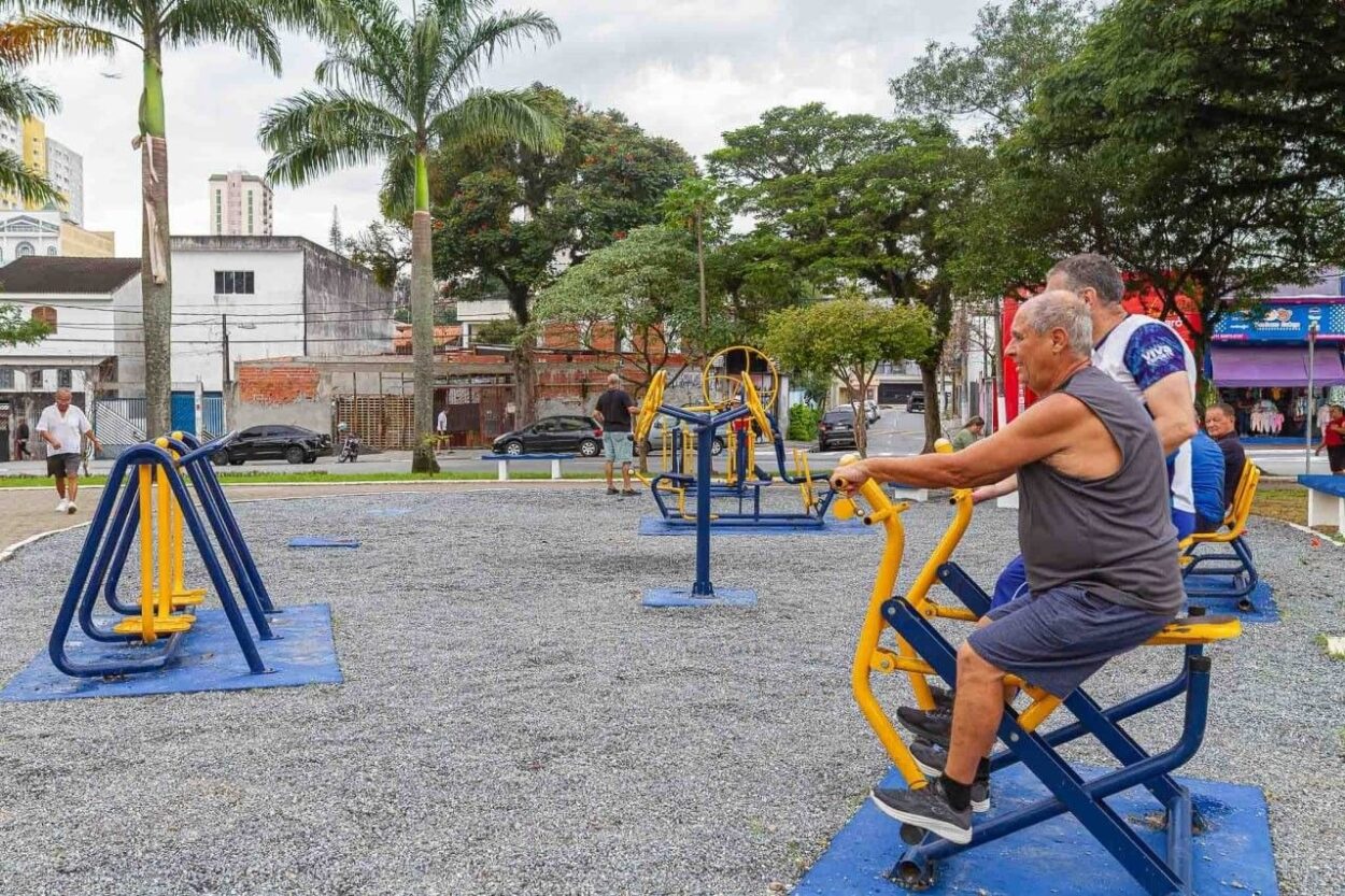 Praça de Diadema voltou a ser área de lazer e de prática esportiva segura após revitalização do espaço 