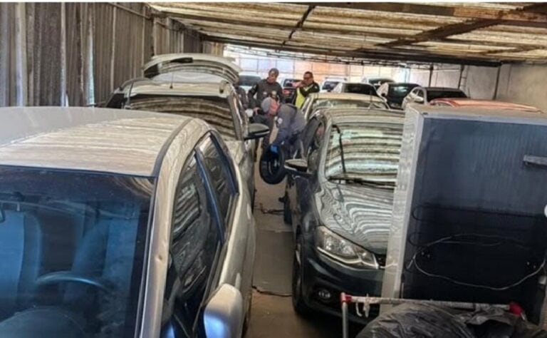 PM encontra três carros furtados guardados em estacionamento em São Caetano