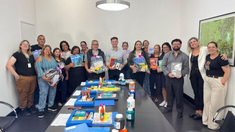 Prefeitura de Rio Grande da Serra realiza entrega de kits de material escolar para alunos da rede municipal