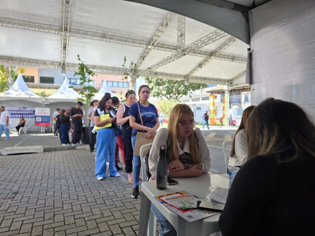 Feira de Empregabilidade em Ribeirão Pires recebe mais de 2 mil currículos e já encaminha candidatos para seleção