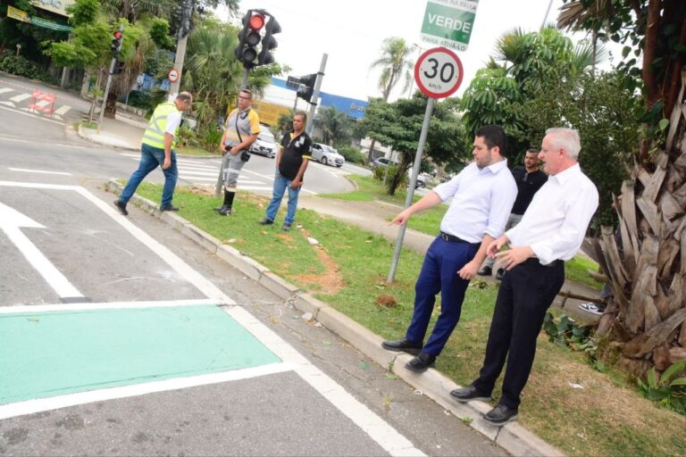 Santo André instala faixas verdes em cruzamentos para melhorar fluidez no trânsito