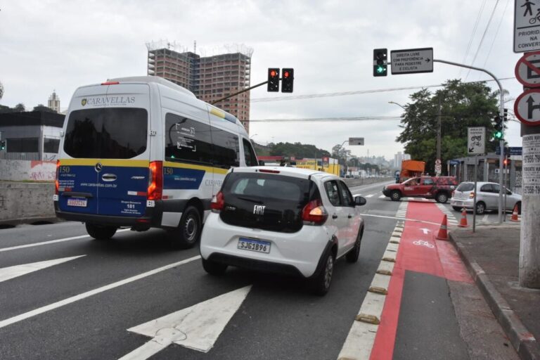 Santo André implementa "direita livre" em vias para melhorar fluidez no trânsito