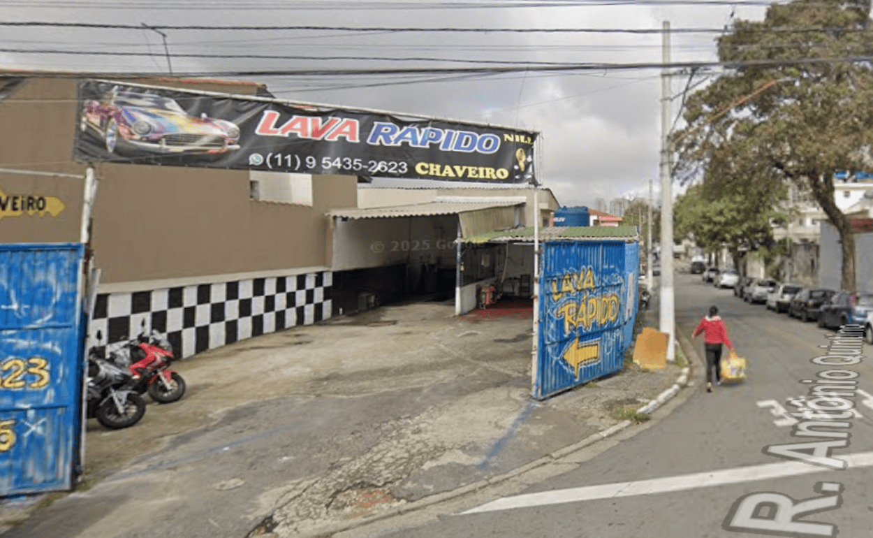 Após o crime, o agressor teria fugido para seu próprio lava-rápido, localizado na Rua Umuarama.