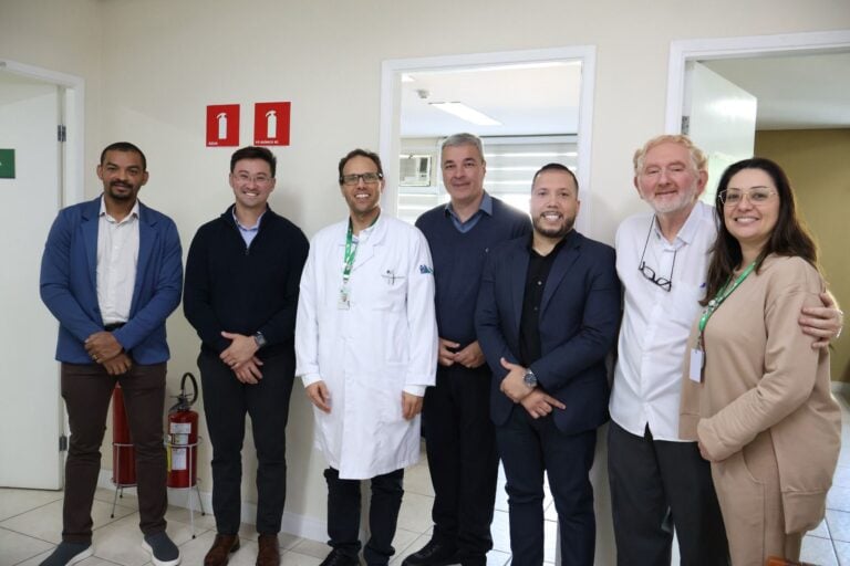 Prefeito Akira Auriani visita FMABC para tratar de parceria na área da saúde