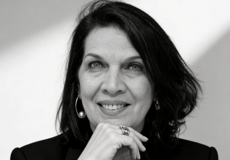 Escritora andreense Maristela Prado lança ‘Das ondas do rádio para o palco da vida’, seu segundo livro