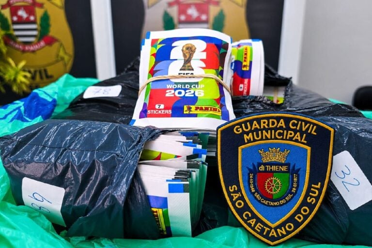 GCM de São Caetano recupera cerca de 500 pacotes de figurinhas da Copa do Mundo 2026 no Bairro Olímpico