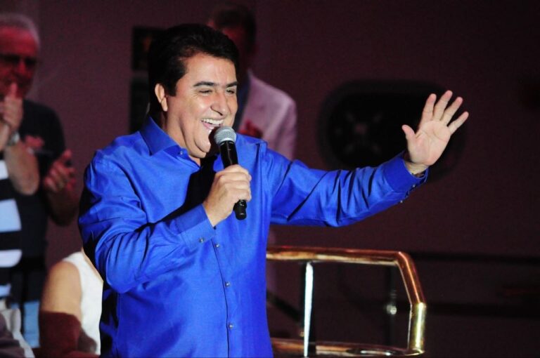 Ângelo Máximo faz show gratuito no Cine Theatro Carlos Gomes nesta quinta