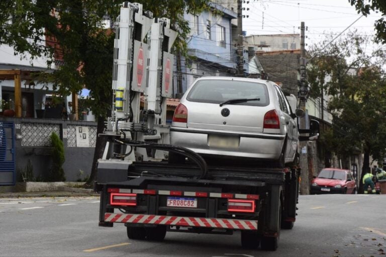 Santo André emite 300 notificações para retirada de veículos abandonados das ruas