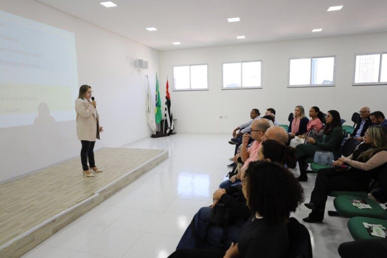 Desenvolvimento Econômico e Associação Comercial apresentam programa de bolsa-estágio para estudantes do Ensino Médio