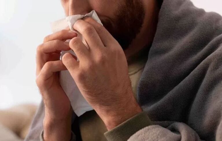 Vírus que começa como “resfriado” já levou mais de 37 mil brasileiros a hospitais em 2026