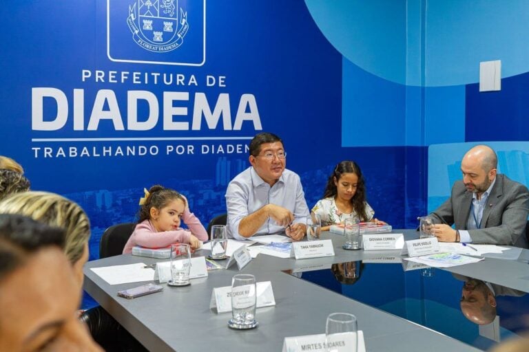 Prefeito Taka Yamauchi recebe professores em encontro no Paço Municipal