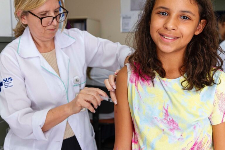 Diadema disponibiliza vacina contra dengue para pessoas com 59 anos