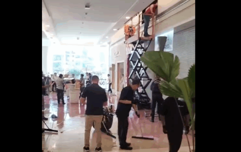 Tubulação de água se rompe no Shopping Golden Square e isola área