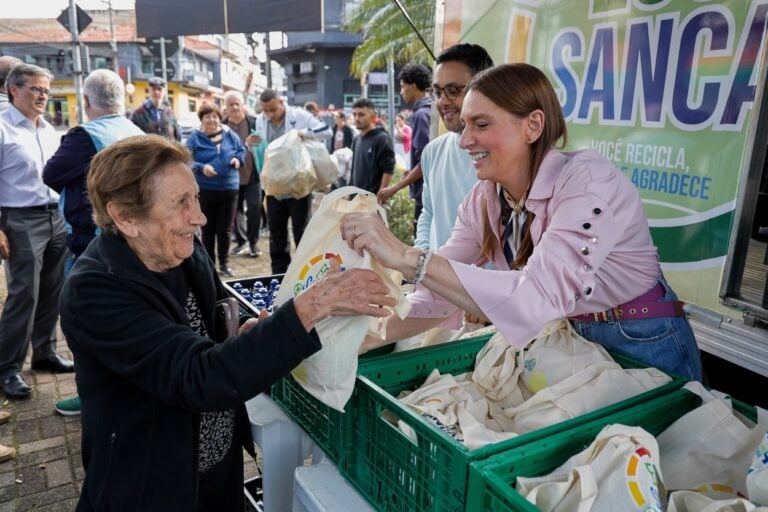 EcoSanca promove troca de recicláveis por alimentos e produtos de limpeza em São Caetano