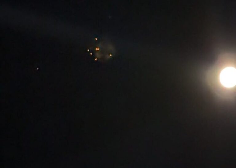 Mistério no céu: Objeto luminoso chama a atenção de moradores em São Bernardo. Foto: Leitora
