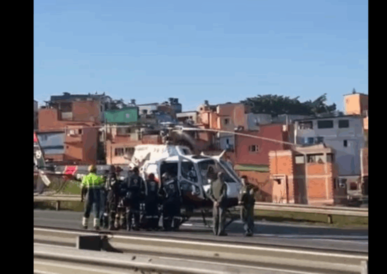 helicóptero Águia, da Polícia Militar, pousou no local para auxiliar no resgate da vítima.