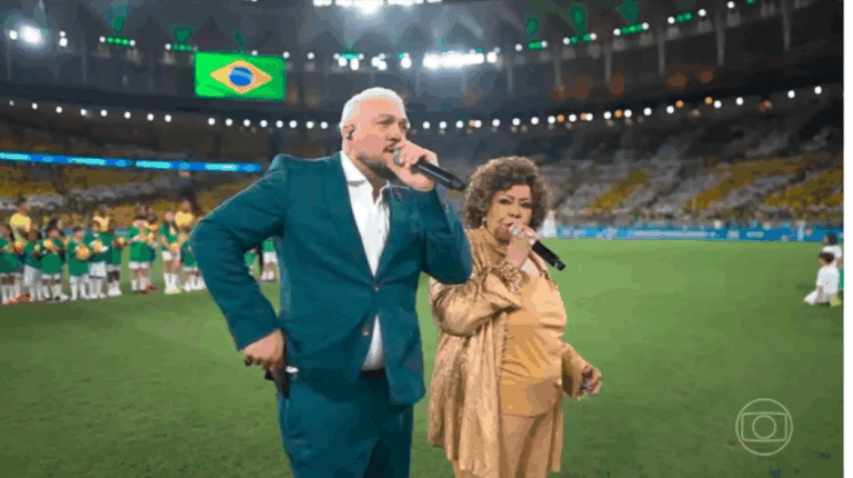 Vozes desencontradas: Belo e Alcione dividem opiniões em interpretação do Hino Nacional no Maracanã