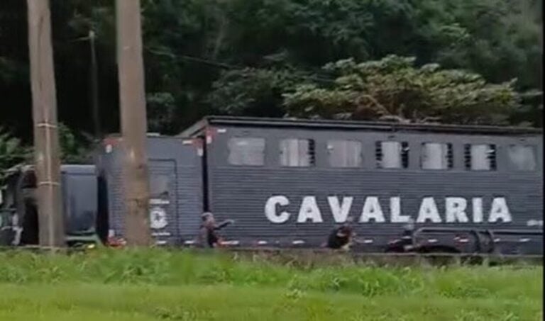 Após arrastão causar pânico e motoristas andarem na contramão, PM reforça policiamento na Imigrantes