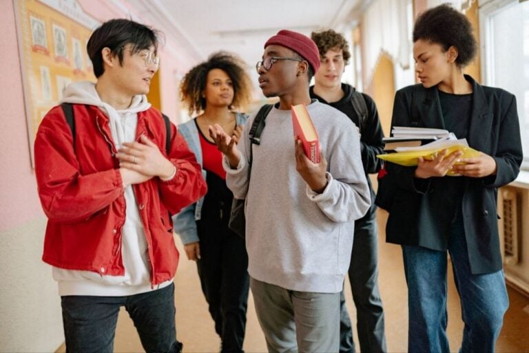 Parceria entre Shopping Metrópole e Universidade Metodista vai capacitar gratuitamente 100 jovens em busca do primeiro emprego