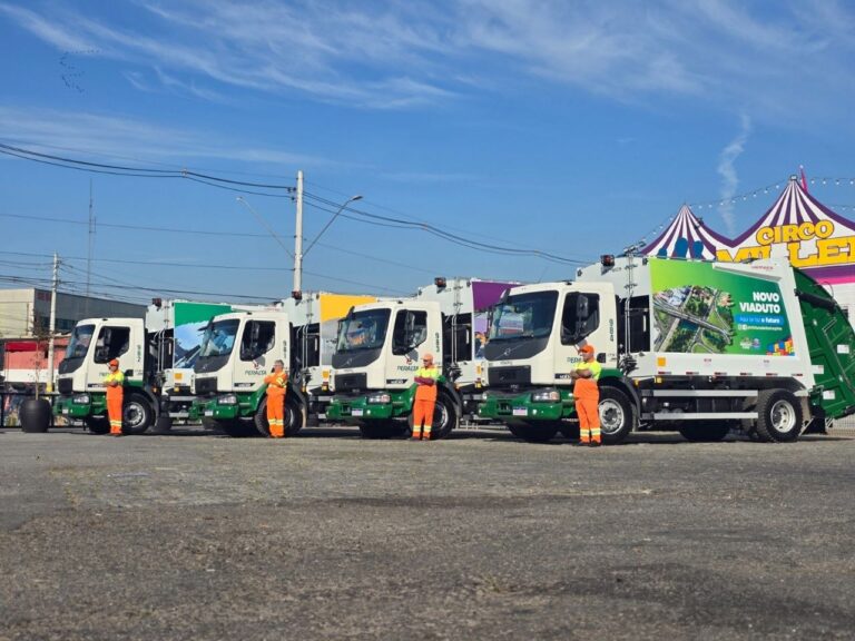 Prefeitura de Ribeirão Pires renova frota para coleta de resíduos com cinco novos caminhões