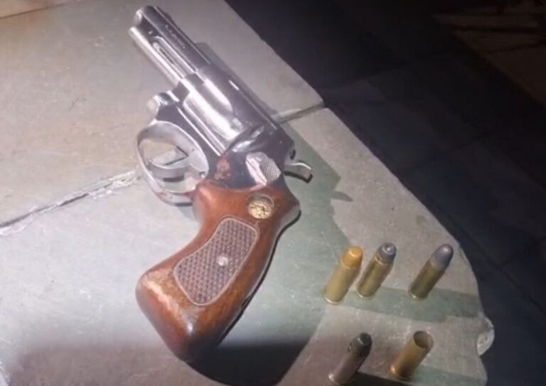 Policiais militares da 1ª Companhia prenderam um homem em flagrante por roubo