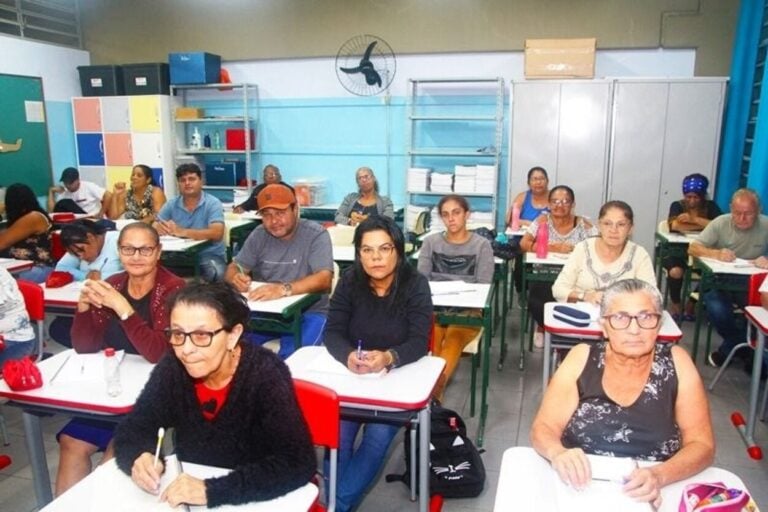 Diadema reforça oferta de Educação de Jovens e Adultos na cidade