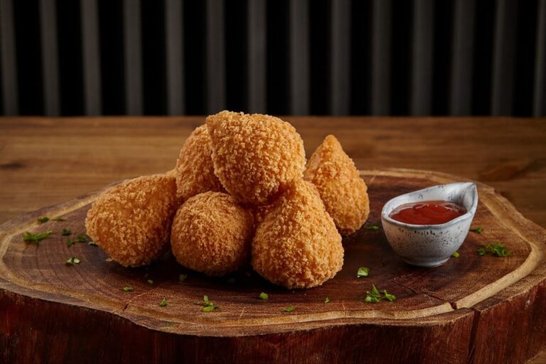 No Dia Nacional da Coxinha, salgado da Padaria Brasileira eleito o melhor do mundo ganha novos sabores