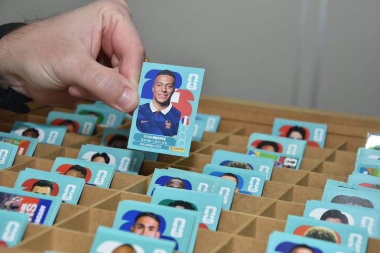 Biblioteca Nair Lacerda vira ponto de troca de figurinhas do álbum da Copa a partir desta terça