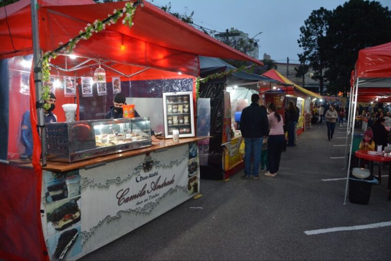 Feira noturna do Parque São Vicente terá horário especial nesta quarta-feira (24)