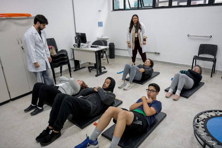 Em São Caetano, Cuidar reabilita pacientes com dores crônicas e traumas ortopédicos para atividades do dia a dia