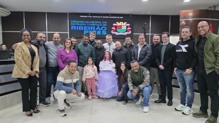 Kiara Freitas é homenageada na Câmara após conquistar título de Miss Ribeirão Pires Mirim 2026