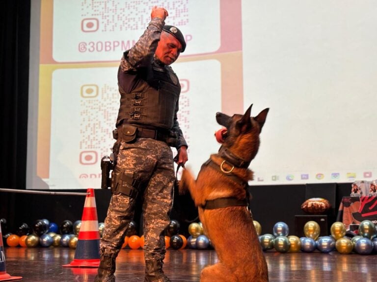 Em Ribeirão Pires, Canil da GCM leva projeto “Cão Amigo” do Proerd e agita formatura