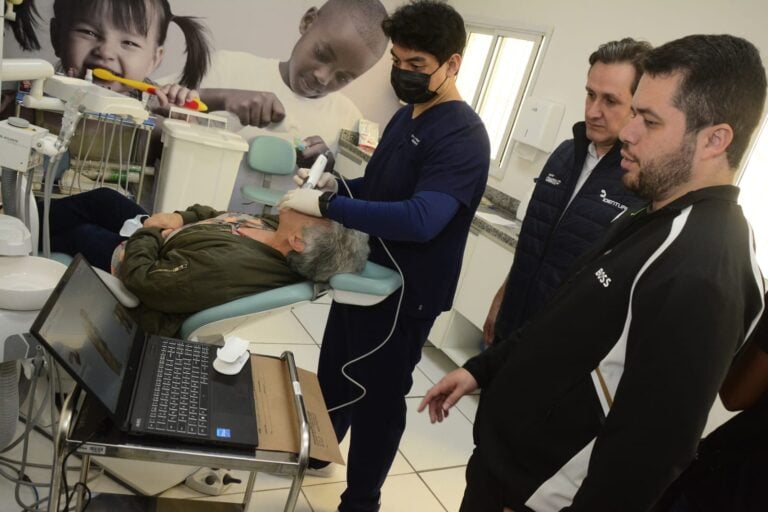 Santo André investe em tecnologia e faz parceria para ampliar fornecimento de próteses dentárias