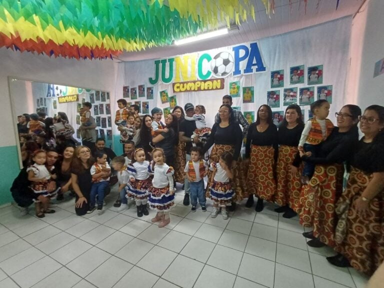 E.M. Pastor Antônio Cumpian celebra diversidade cultural com 'Junicopa' inspirada na Copa do Mundo