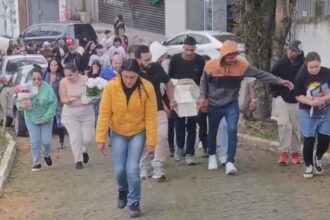 'Foi um assassinato': sob forte clamor por justiça, Ribeirão Pires se despede de mãe e filha mortas na Castello Branco