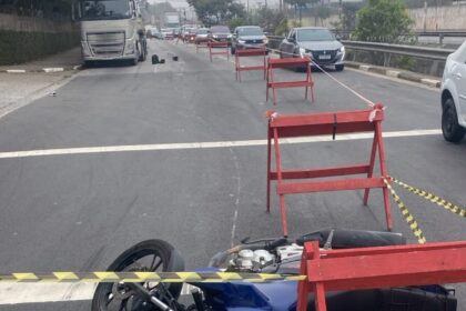 Acidente com moto deixa uma mulher morta no Corredor ABD, em Diadema