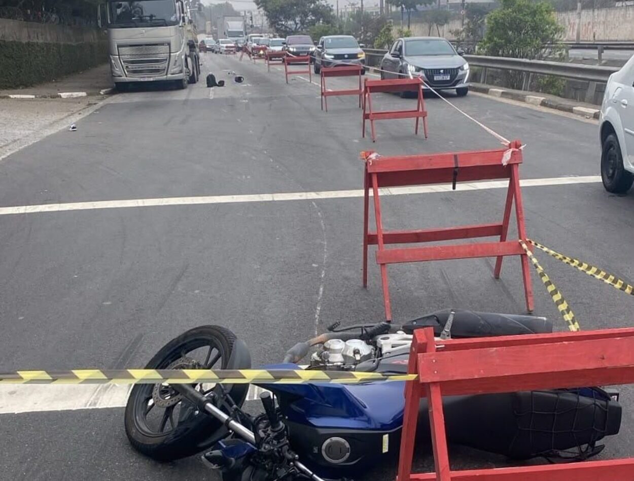 Acidente com moto deixa uma mulher morta no Corredor ABD, em Diadema