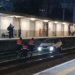 Carro invade ferrovia na Estação Água Branca e paralisa Linha 7-Rubi em SP