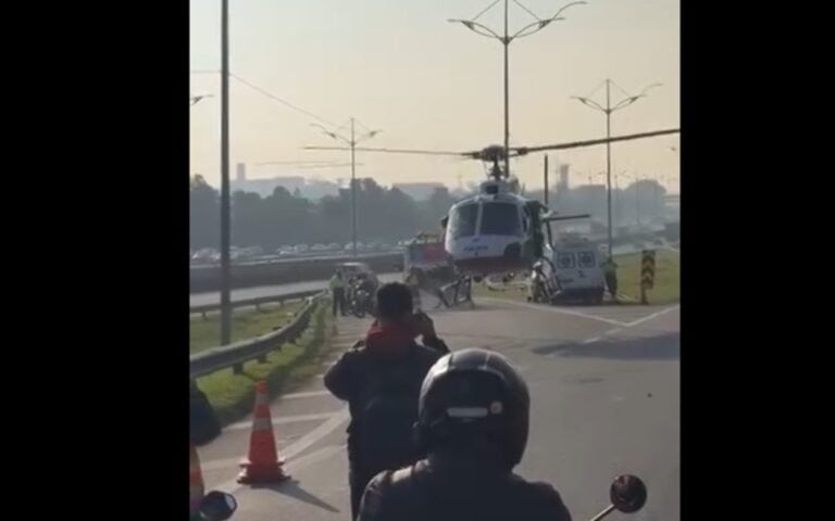 Helicóptero Águia resgata motociclista em estado grave após acidente na Via Anchieta