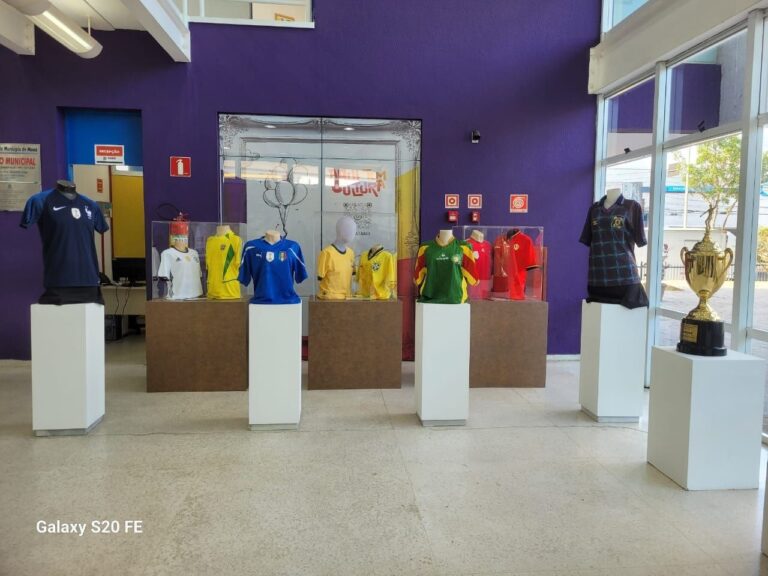 Exposição ‘Copa do Mundo: o futebol começa aqui!’, no Teatro Municipal, termina no domingo (05/07)