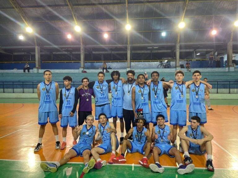 Diadema conquista troféu de vice-campeão do Basquete Sub-16 Masculino
