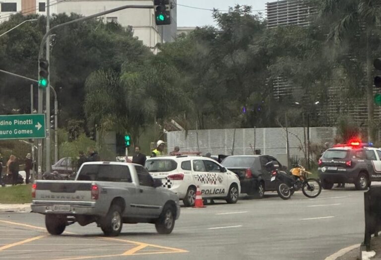 Alerta de trânsito: acidente em frente ao Shopping Metrópole, em São Bernardo